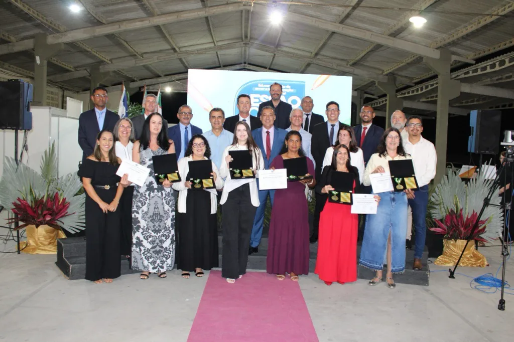 Câmara de Jaguaré realiza Sessão Solene e homenageia 393 professores