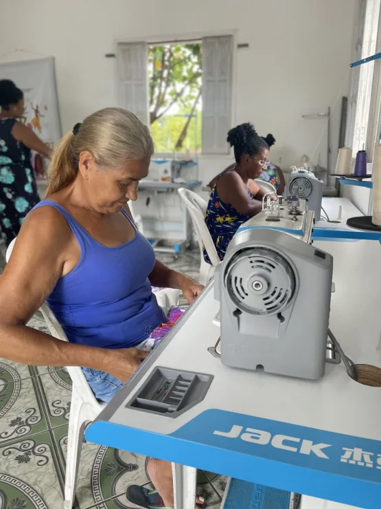 Mulheres quilombolas do morro da arara concluem curso de corte e costura e planejam ampliar ateliê