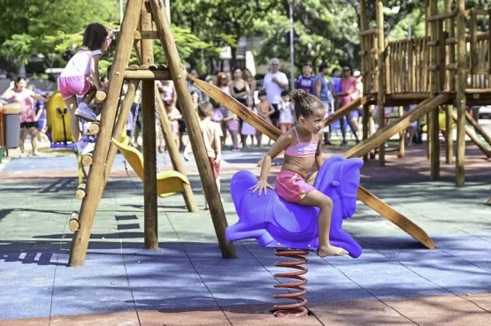 Prefeitura de Vitória inaugura Parque Kids na Praça dos Namorados com a presença do prefeito Lorenzo Pazolini