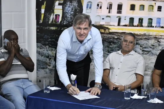 Prefeito de São Mateus Daniel Santana assina a primeira ordem de serviços de cinco novas unidades de saúde