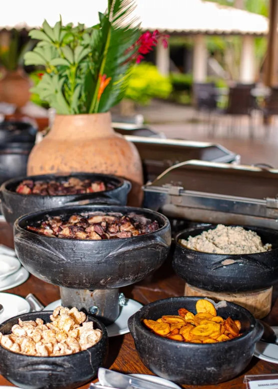 Feijoada Histórica durante o ano todo já é tradição no Porto Seguro Eco Bahia Hotel 