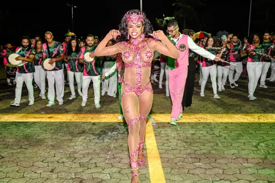 Carnaval de Vitória lotam o Tancredão no 1º dia