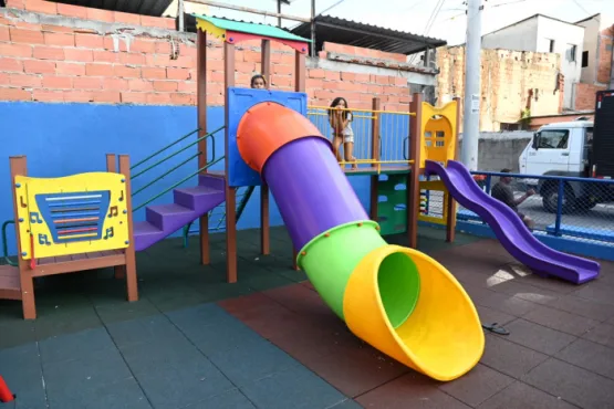 Prefeito de Vitória entrega Parque Kids no bairro Nova Palestina