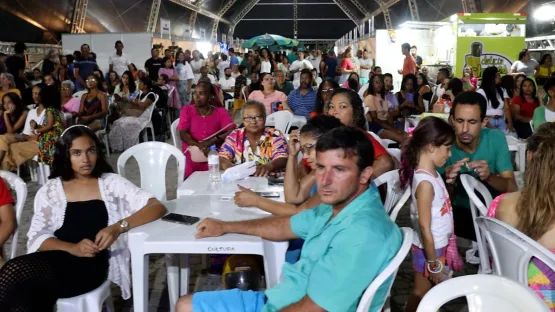 1ª dia do festival gastronômico Sabores de Jaguaré revela grandes talentos na musica