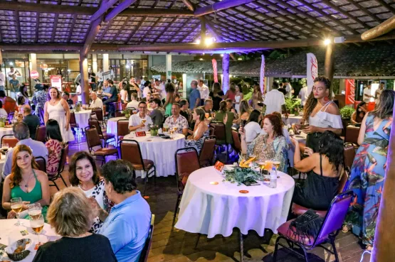 Abertura do Festival Raízes reúne ícones da gastronomia no Eco Bahia Hotel