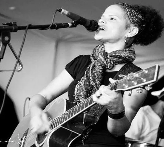 Expo Clássicos Sobre Rodas tem happy hour e programação musical no Shopping Barra