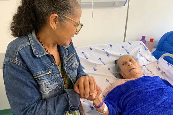 Hospital Estadual Costa das Baleias inicia operação tendo mulher de 99 anos como primeira paciente