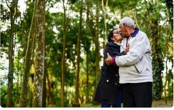 Aos 78 anos, baiana realiza sonho da adolescência e se casa na igreja