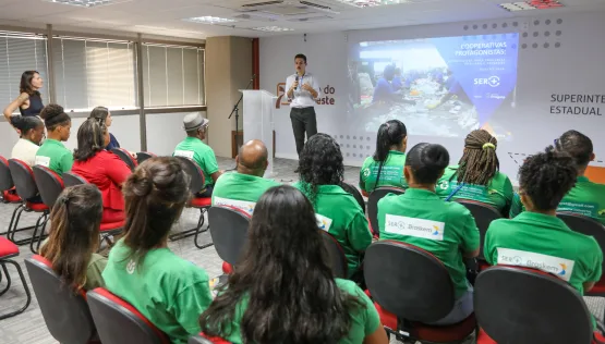 Evento discute políticas públicas para cooperativas de materiais recicláveis na Bahia