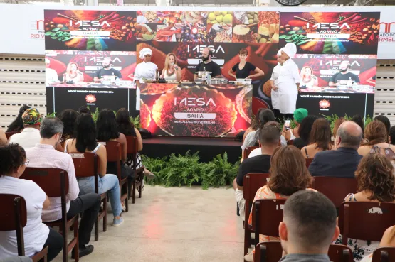 Chefs nacionais e baianos exploram a arte da culinária baiana no primeiro dia do Mesa ao Vivo Bahia 