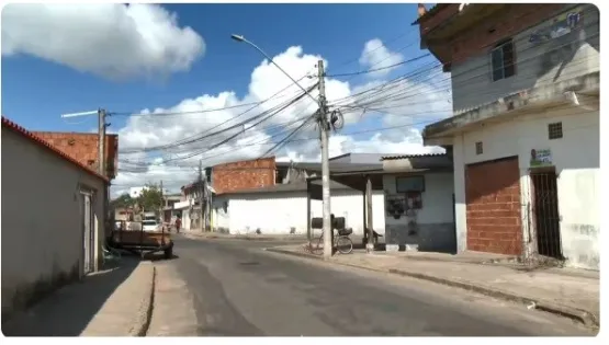 Mulher é assassinada a facadas e com golpes de bengala dentro da própria casa 