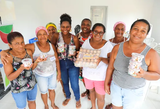 Produção de Ovos de galinha caipira gera renda em comunidade quilombola de Araçás
