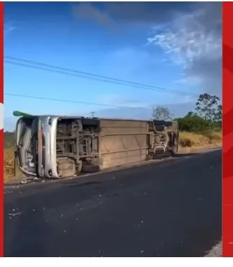 Quatro pessoas morrem e 15 ficam feridas após ônibus de turismo tombar na Bahia