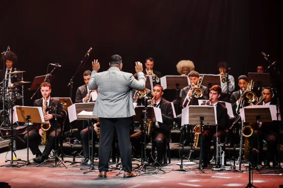 Vale Música recebe sensação do bandolim em concerto alusivo ao Dia da Consciência Negra