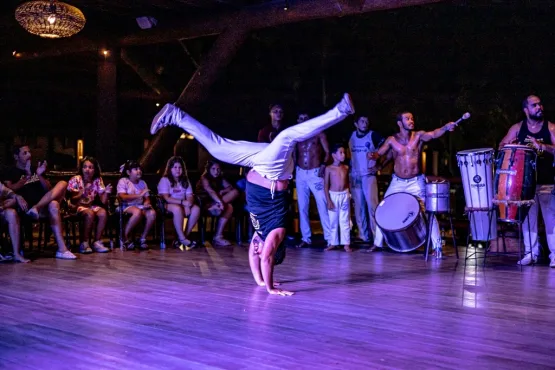 Show de capoeira e maculelê encanta hóspedes no Porto Seguro Praia Resort