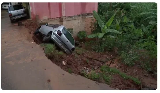 Em três dias de chuva em todas as cidades do ES, mais de mil pessoas deixaram as casas