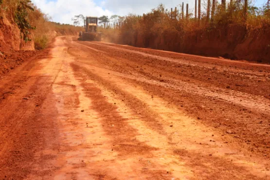 Estradas rurais de Jaguaré recebem melhorias para facilitar transporte e mobilidade