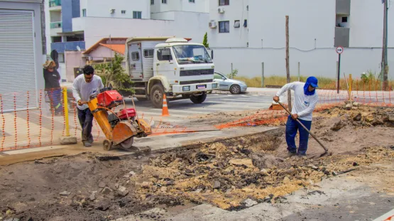 Saae monta força-tarefa para atuar em rompimento de adutora no centro de Linhares