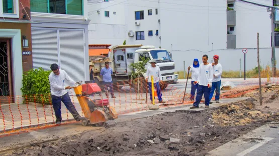 Saae monta força-tarefa para atuar em rompimento de adutora no centro de Linhares