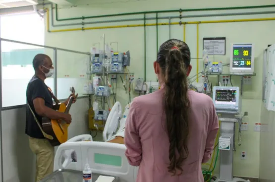 Música na UTI do Hospital Geral de Linhares acelera recuperação de pacientes