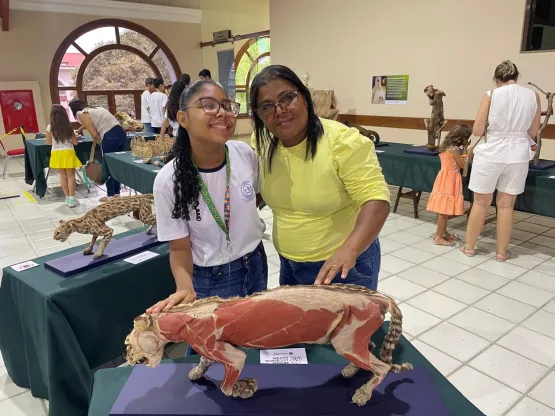  Escola de Pinheiros leva estudantes a experiência imersiva com animais plastinados em São Mateus
