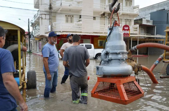 Chuva intensa surpreende Guriri e Prefeitura de São Mateus age nas primeiras horas