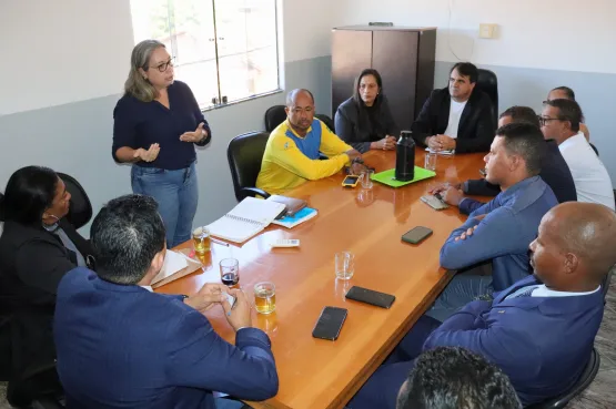 Vereadores de Alcobaça se reúnem com representantes da educação e com o prefeito para discutir melhorias de ensino