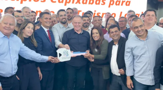 Casagrande entrega veículos para impulsionar turismo em cidades do Espírito Santo