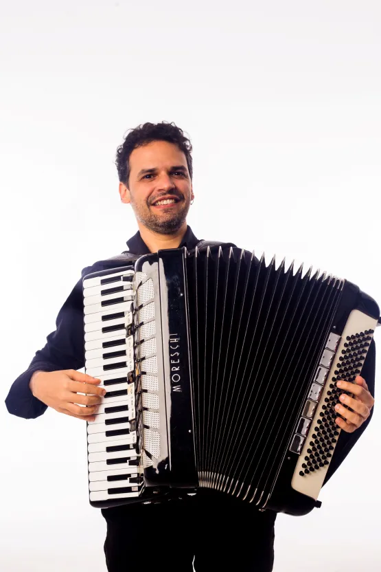 “Vale + Comunidade na Praia” reúne música, feira com produtos diversos e educação ambiental na orla de Camburi