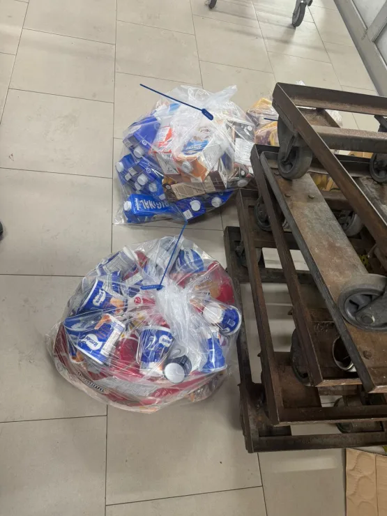 Procon de Linhares apreende produtos com prazo de validade vencido em dois estabelecimentos