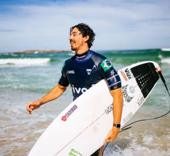 Yago Dora mira feito inédito no surfe mundial
