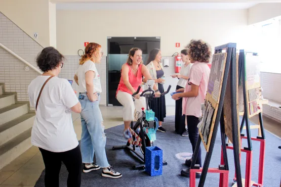 Laboratório de reciclagem criativa inaugura programa educativo com visita aberta ao público