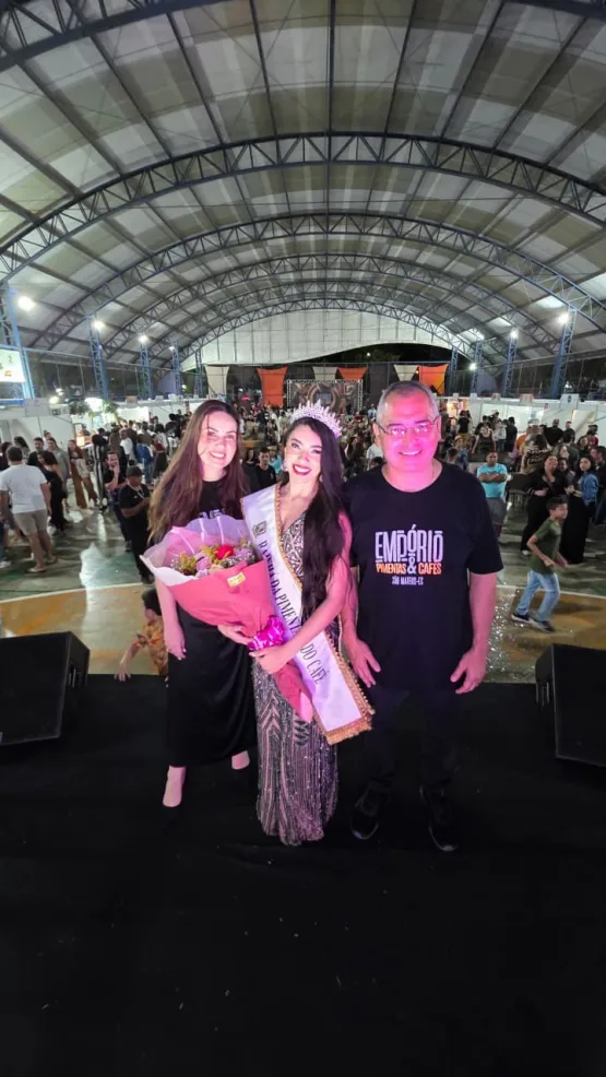Prefeito Marcus Batista prestigia final da Rainha da Pimentas e Cafés em São Mateus