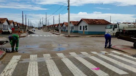Secretaria de Obras e Serviços Urbanos intensifica limpeza de bueiros e usa caminhão moderno para evitar alagamentos