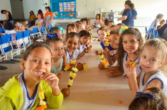 Cardápio especial na Semana das Crianças leva sabor e diversão às escolas de Linhares