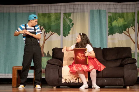 Projeto educativo leva estudantes de Vitória a uma experiência teatral