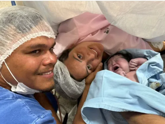 Mãe descobre quarta gravidez nove meses após vasectomia do marido: 'Chorei dias e noites'