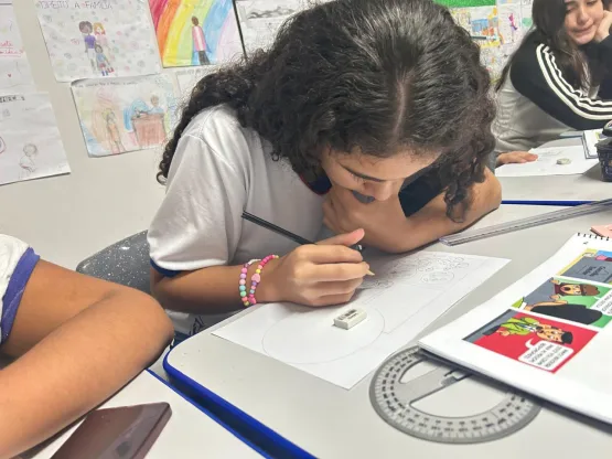 Alunos de escola pública de Vitória abrem mostra com desenhos inspirados nos direitos da criança