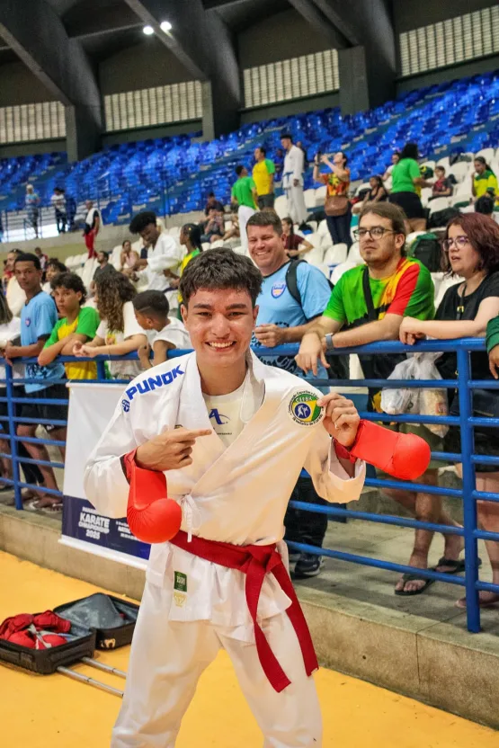 Karateca linharense Erick Melo é campeão pan-americano e traz duas medalhas para Linhares