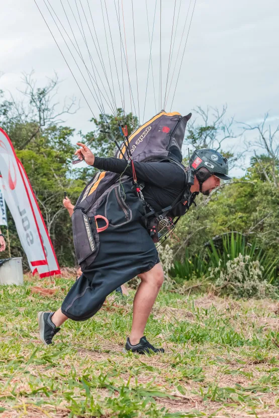 Inauguração da rampa do Monte Urubu reúne amantes dos esportes de aventura em Anchieta