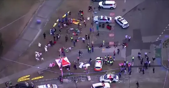 Ataque a tiros em praia da Austrália deixa ao menos 12 mortos Ataque a tiros em praia da Austrália deixa ao menos 12 mortos