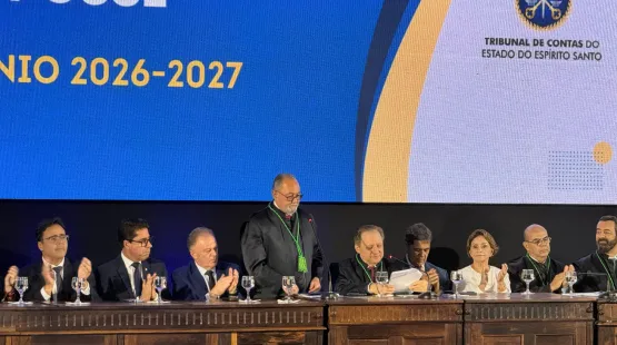 Prefeito de São Mateus acompanha posse da nova diretoria do TCE-ES em Vitória