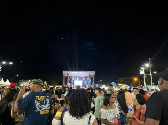 Réveillon em Nova Viçosa atrai multidão, movimenta economia e ocorre sem ocorrências graves