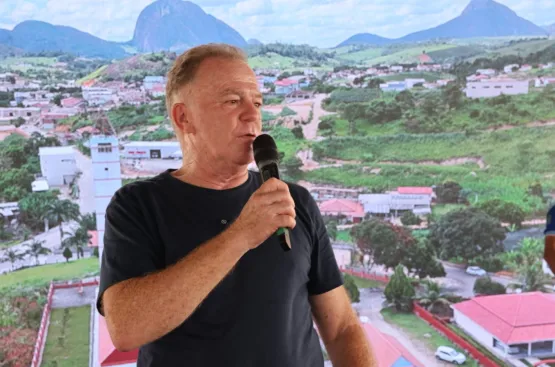 Casagrande e Ferraço oficializam repasses e inauguram obras em Vila Pavão