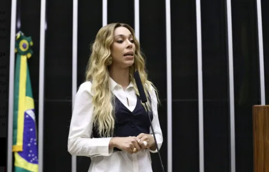 Erika Hilton pede indenização de R$ 10 milhões após falas de Ratinho no SBT