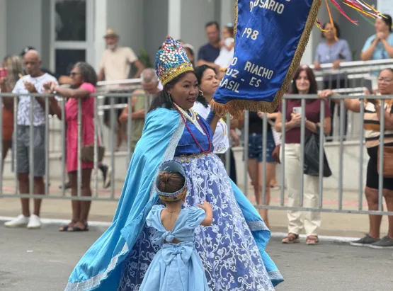 Desfile cívico reúne público no aniversário de 178 anos de Aracruz