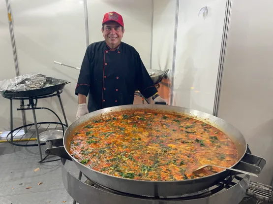 Roberto Malacarne apresenta moqueca capixaba durante Feira dos Municípios