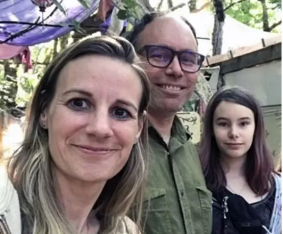 Mulher conhece doador de sêmen 12 anos após dar à luz, se apaixona e os dois se casam
