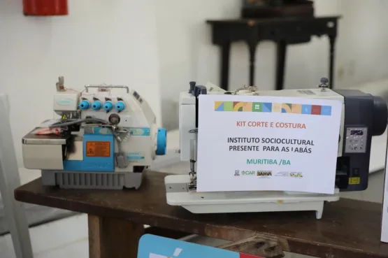 Governo da Bahia apoia empreendedorismo feminino com entrega de kits de costura no Recôncavo