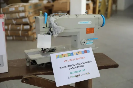 Governo da Bahia apoia empreendedorismo feminino com entrega de kits de costura no Recôncavo